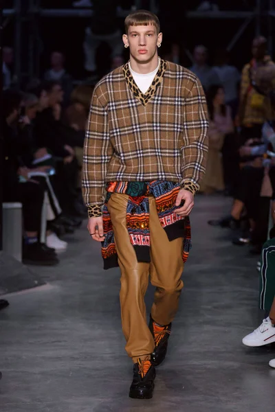 Look 15